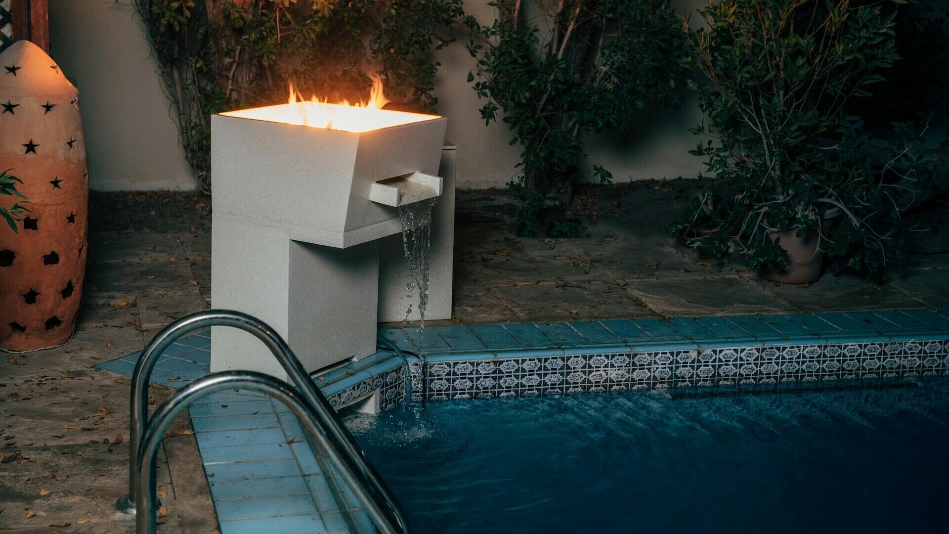 Water fountain with fire burner